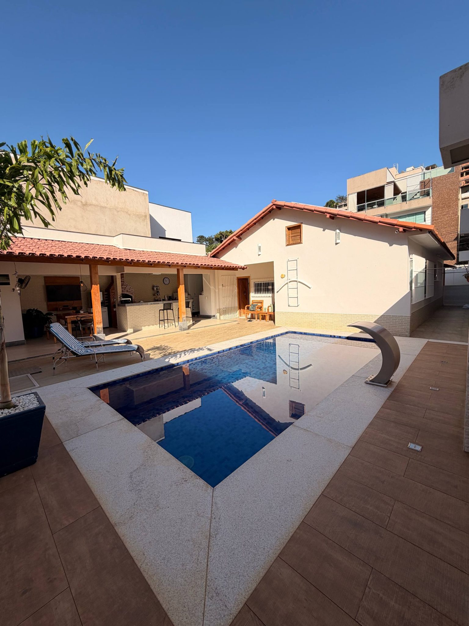 CASA LINEAR BAIRRO SANTA MÔNICA